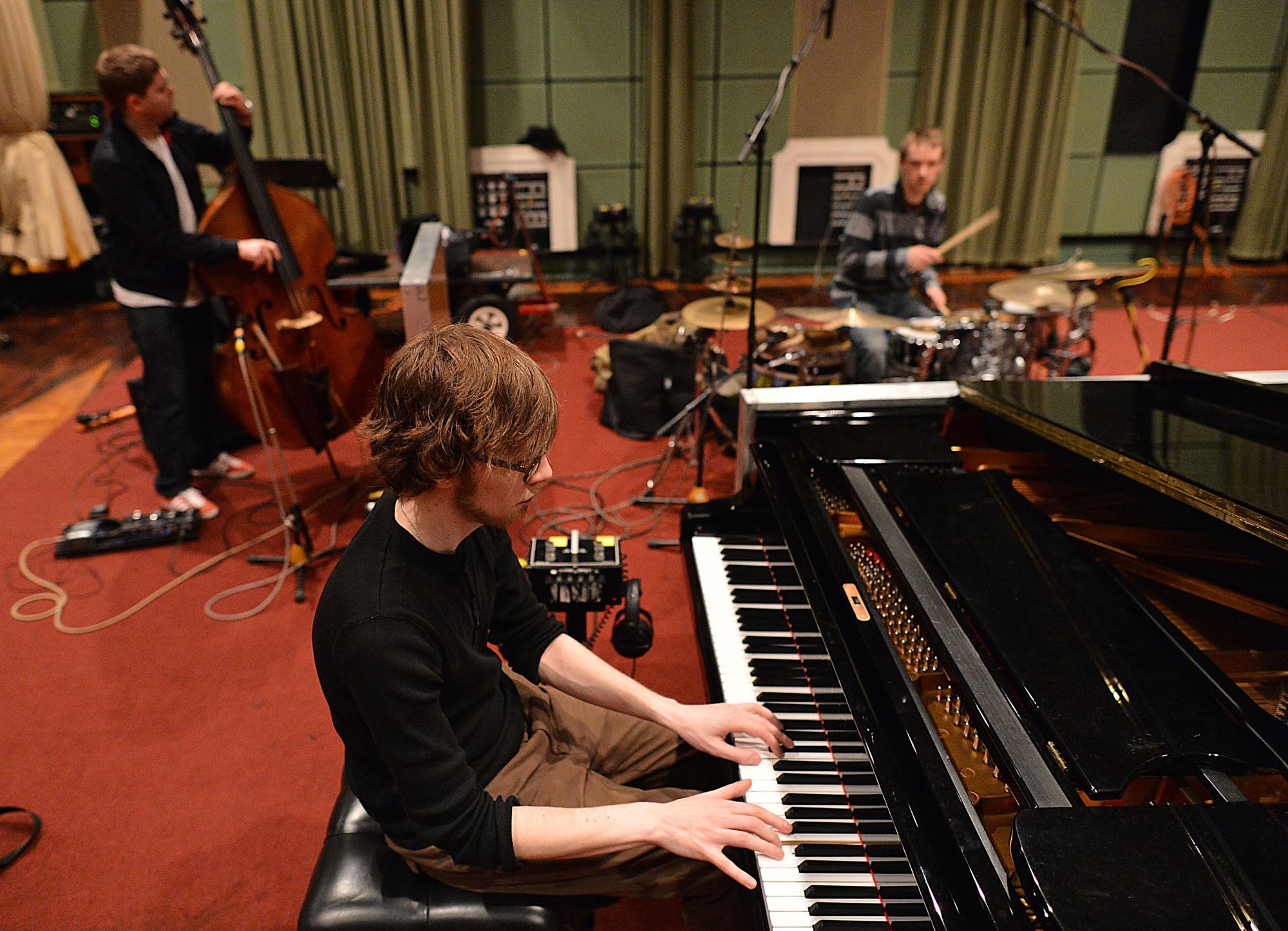 14/05/2013 – Check out GoGo Penguin’s Maida Vale session for Jamie Cullum’s show on BBC Radio 2